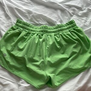 Lululemon Hotty Hot Short 2.5” Green Size 6